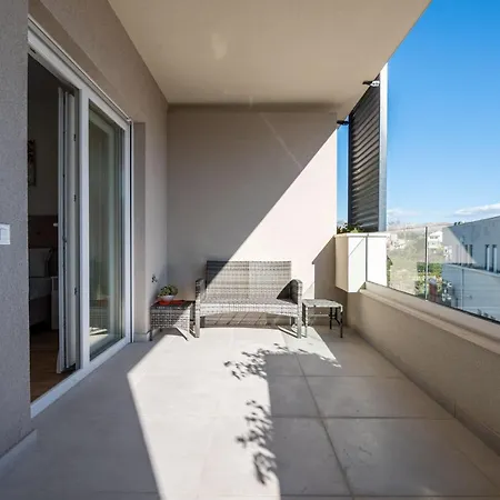 Nina Apartment Split